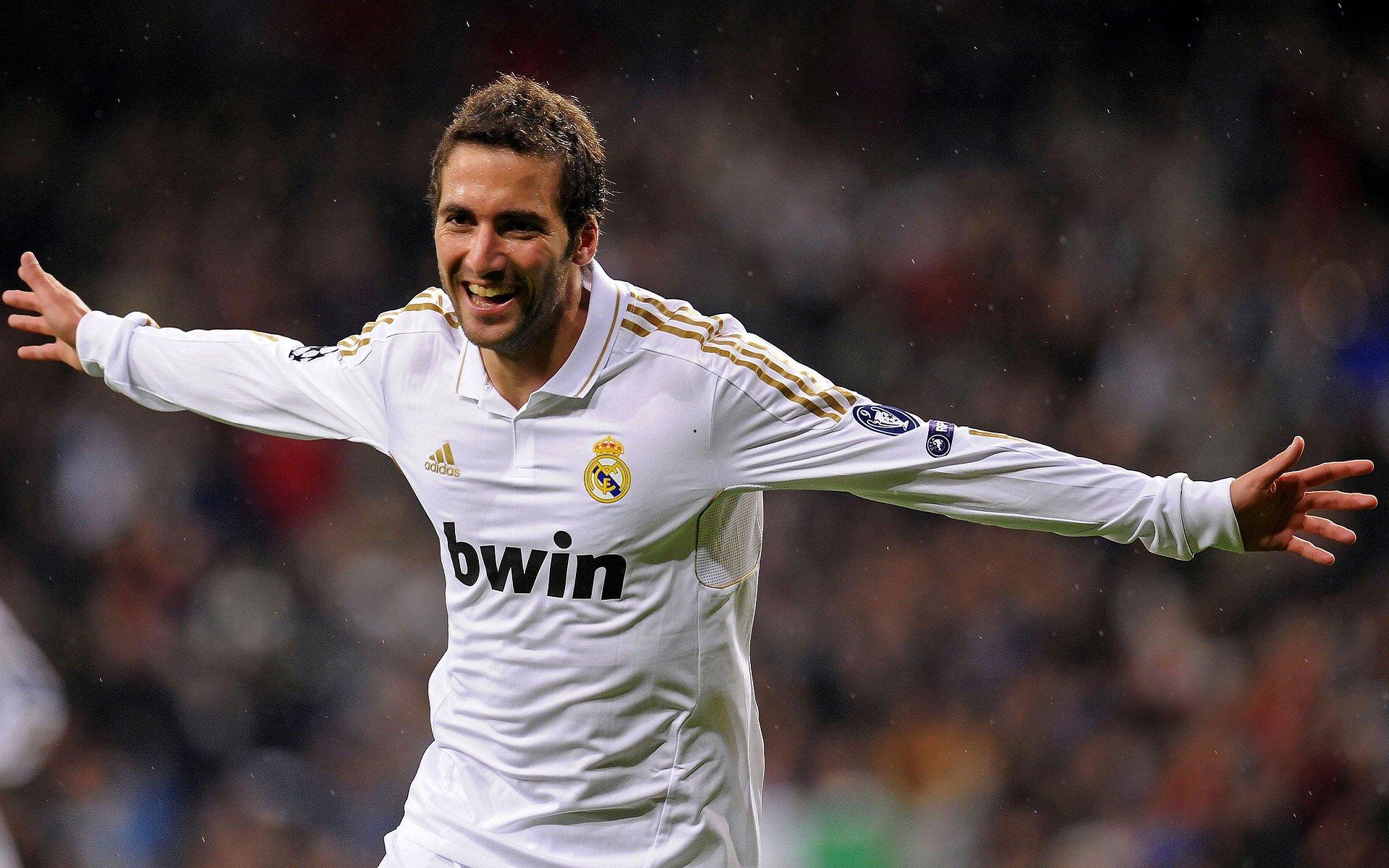 感谢制造点球,武磊社媒称赞蒯纪闻:老蒯,真带派!